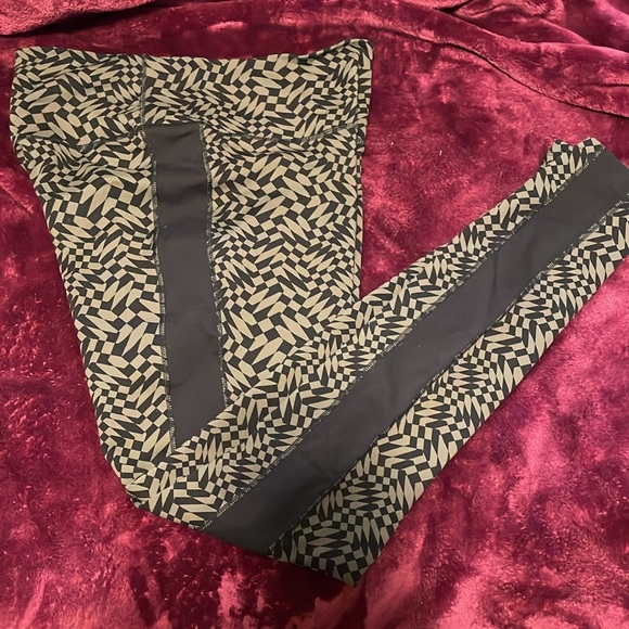 Nike legendary dri-fit printed legging never worn - Picture 2 of 4